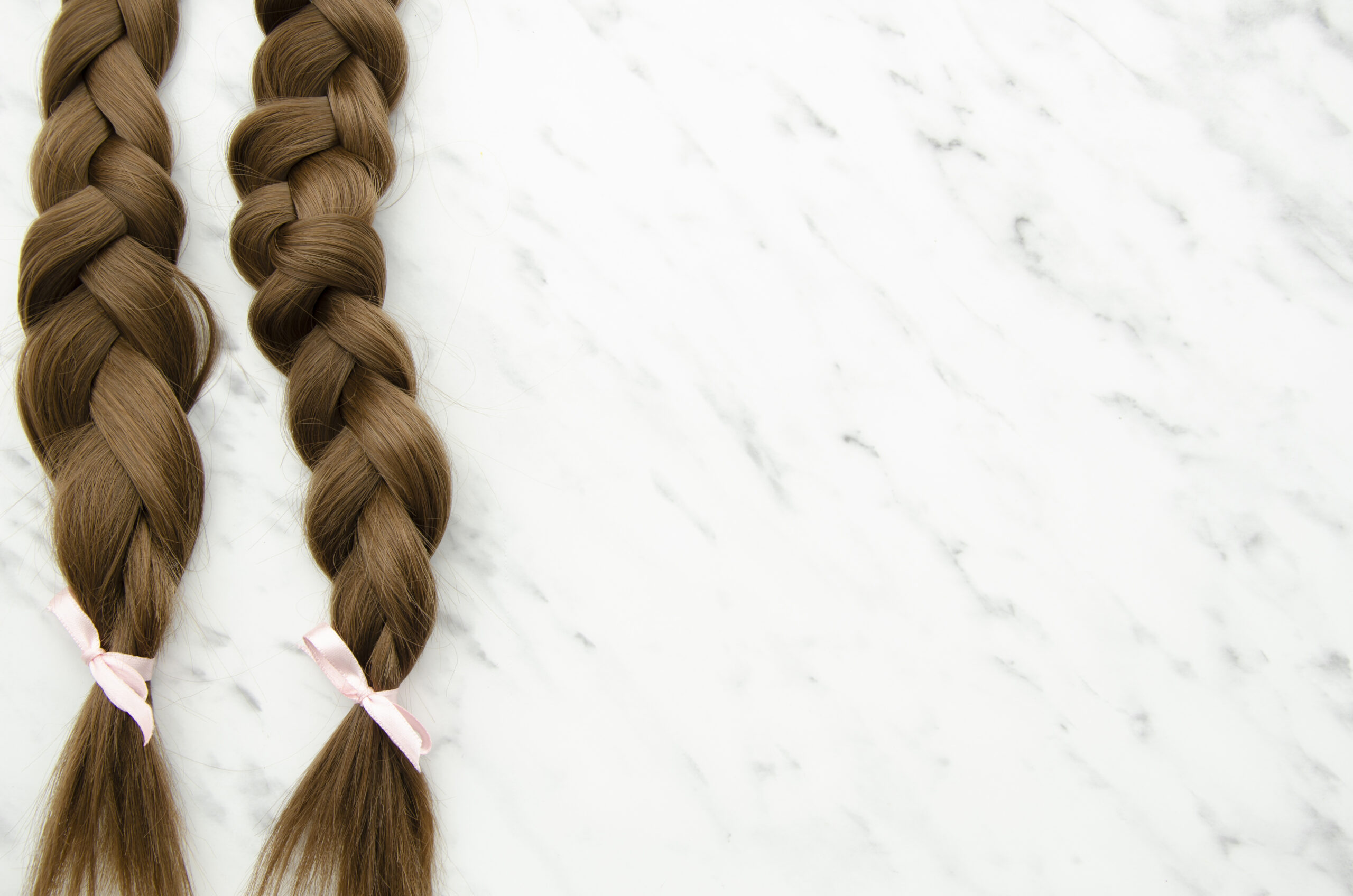 top-view-frame-with-braids-and-copy-space